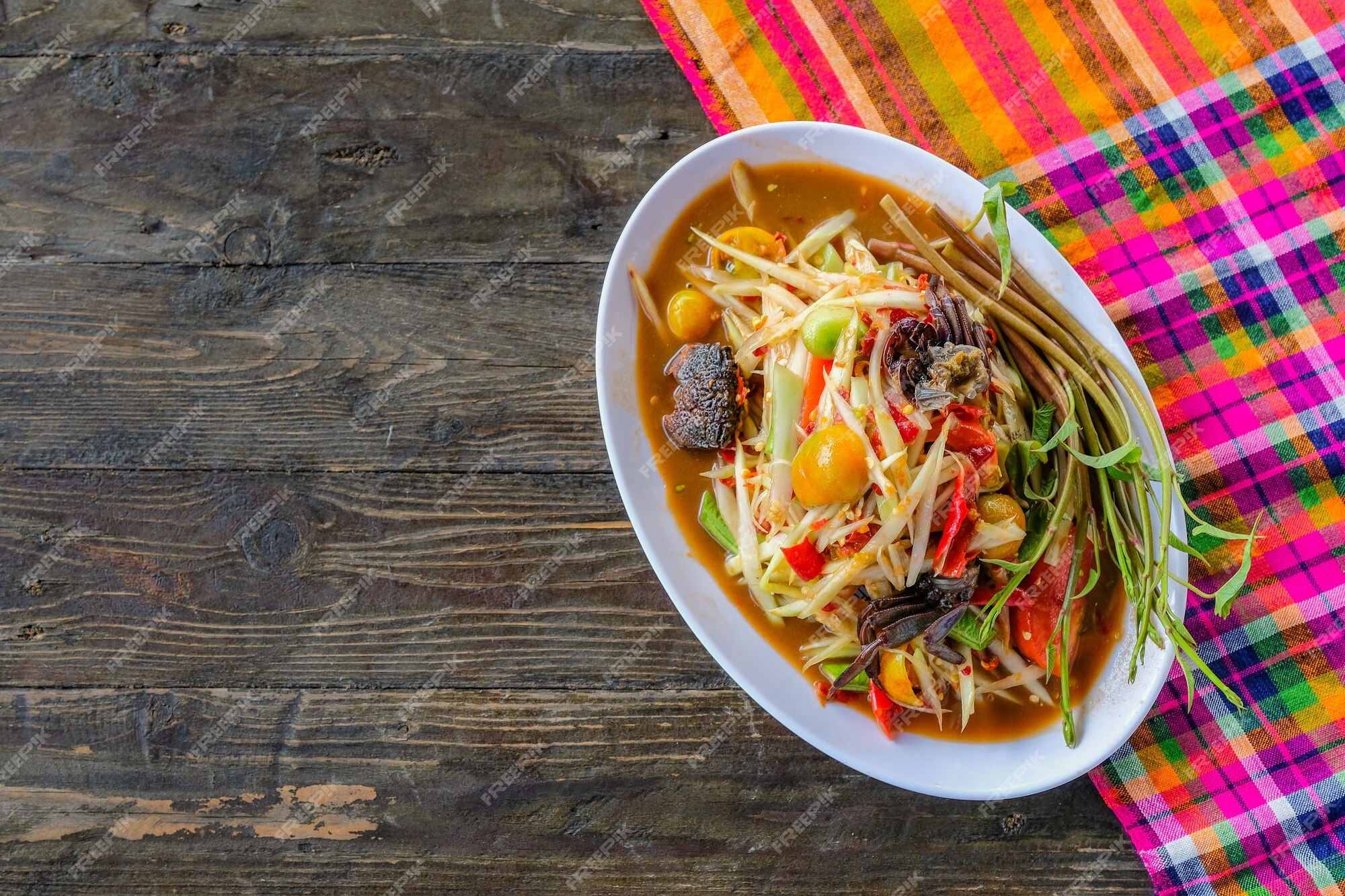 Premium Photo Som Tam Spicy Papaya Salad With Salted Crab On