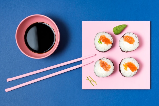 Ciotola Di Salsa Di Soia Per Sushi Foto Gratis