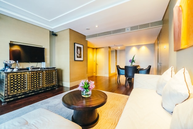 spacious room with wooden table 1203 1489 - 5 Tips Tentukan Hotel di Malaysia sesuai Budget dan Nyaman