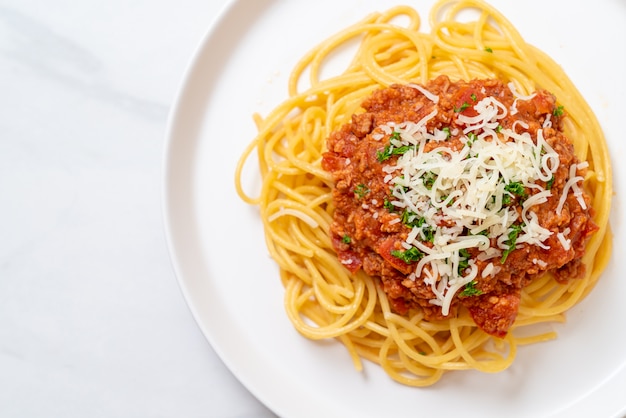 Premium Photo | Spaghetti bolognese