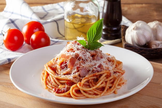 Spaghetti in a dish on a wooden background Premium Photo