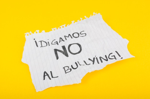 Lo Slogan Spagnolo Sul Foglio Di Carta Contro Il Bullismo Foto Gratis