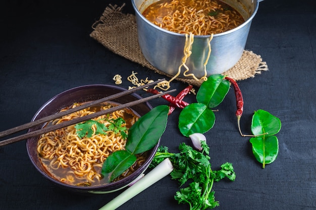 Spicy instant noodles soup cooking Premium Photo