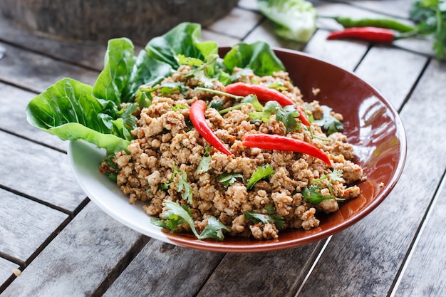 Spicy minced pork salad | Premium Photo