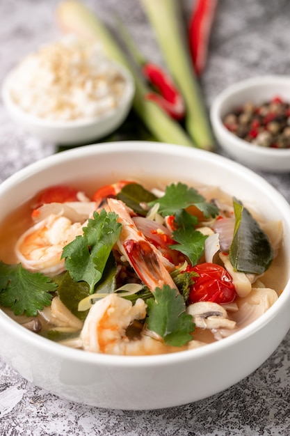 Premium Photo | Spicy tom yam kung, tom yum sour soup with shrimp ...