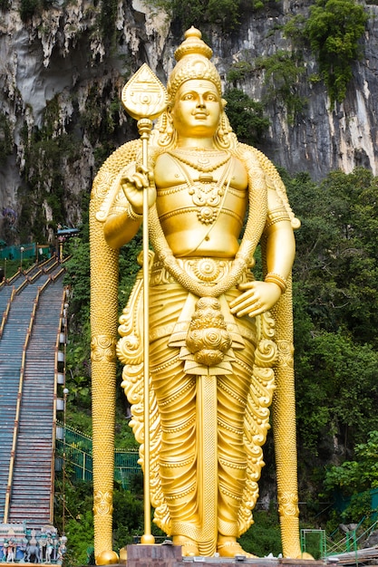 Premium Photo | Statue of hindu god muragan at batu caves, kuala-lumpur ...