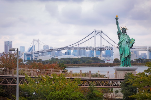 Premium Photo Statue Of Liberty And Rainbow Bridge In Tokyo