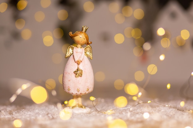 Statuette of a christmas angel festive decor | Premium Photo