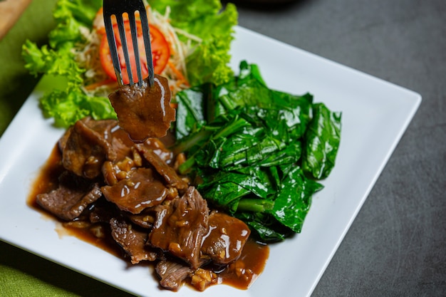 Free Photo | Stir-fried beef in oyster sauce and served.