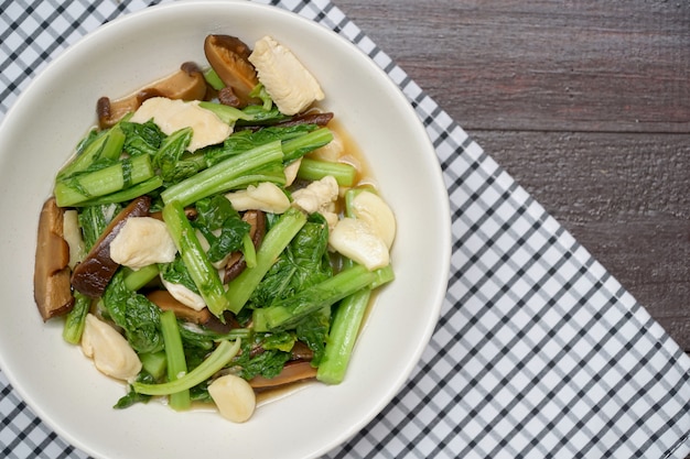 Stir fried chinese spinach with chicken and shiitake ...