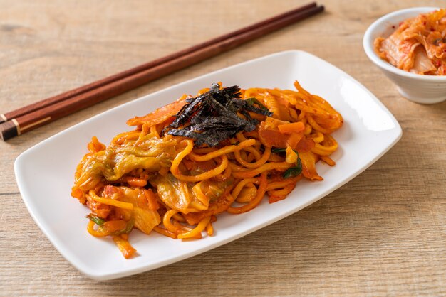Premium Photo | Stir fried noodles with korean spicy sauce and vegetable