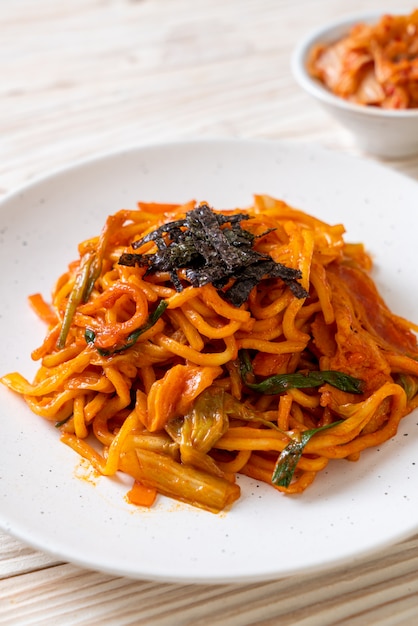 Premium Photo | Stir fried noodles with korean spicy sauce and vegetable