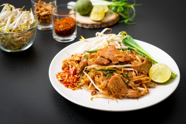 Premium Photo | Stir-fried rice noodles with pork