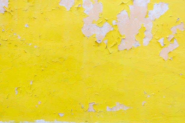 古い黄色のペンキで石の壁 明るいグランジ明るいテクスチャ 高品質の写真 プレミアム写真