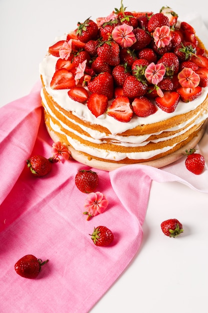 Strawberry cake | Free Photo