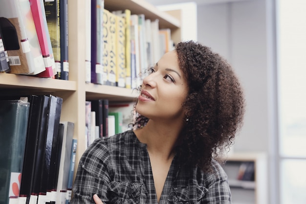 Student in library | Free Photo