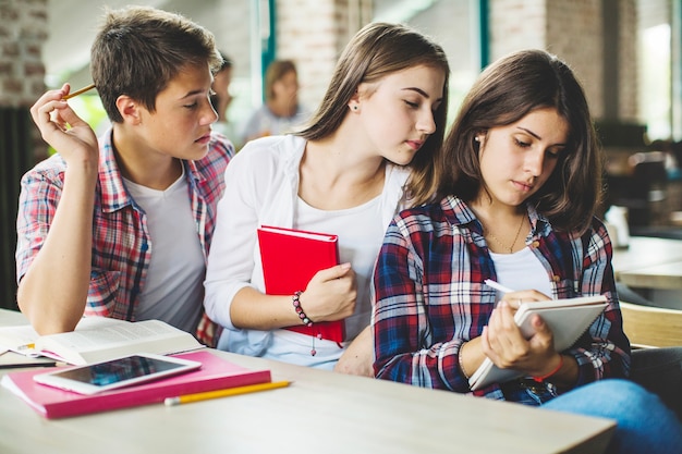 Students watching friend homework Free Photo