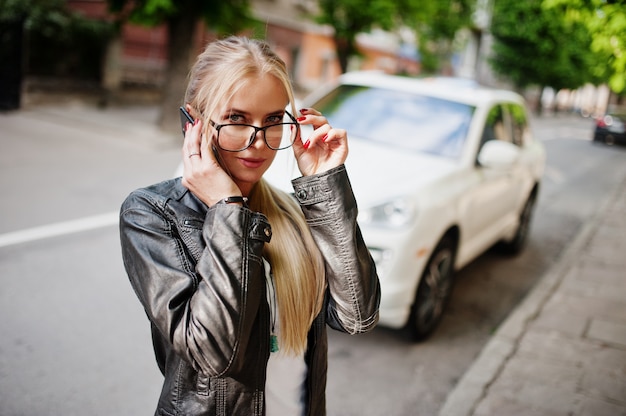 Premium Photo Stylish Blonde Woman Wear At Jeans Glasses And Leather