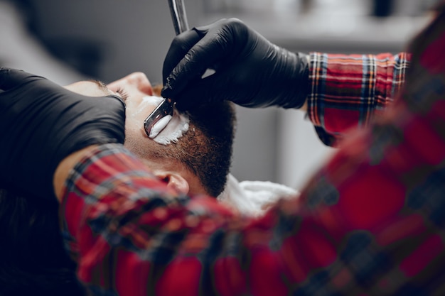 Stylish man sitting in a barbershop Free Photo