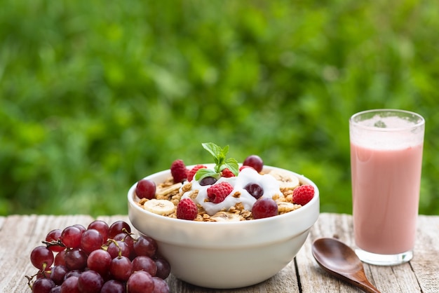 https://image.freepik.com/free-photo/summer-breakfast-of-cereals-with-grapes-milk-and-berry-yogurt-outdoors-in-nature-vegetarian-morning-breakfast-on-the-background-of-green-grass-copy-space_222185-646.jpg