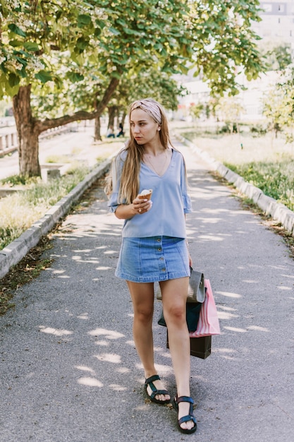 Summer city lifestyle girl portrait Premium Photo
