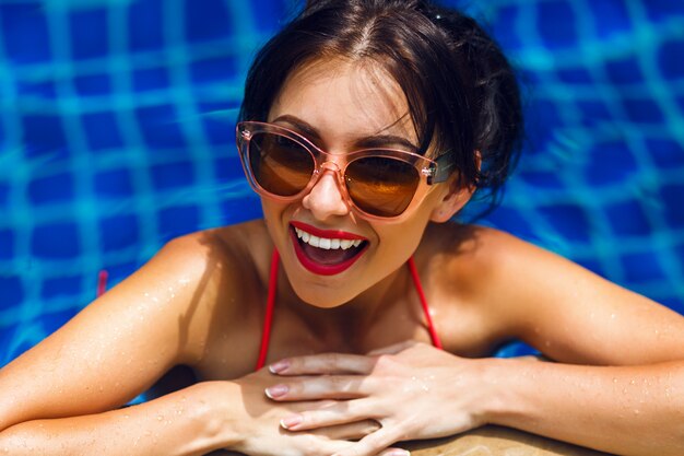 Free Photo Summer Lifestyle Portrait Of Sexy Stunning Beauty Woman Swimming On Pool Getting