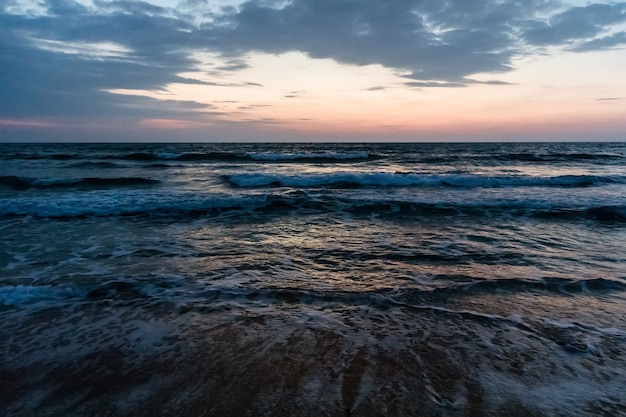 Premium Photo Sunrise Through The Rain Clouds Of New Smyrna Beach Florida Usa Waves Beat The Sea Foam On The Sand On The Beach Dramatic View Of The Morning Sunrise In