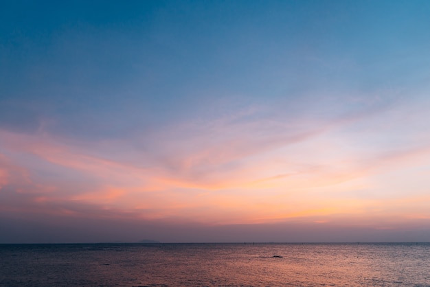 Sunset Sky Background Premium Photo