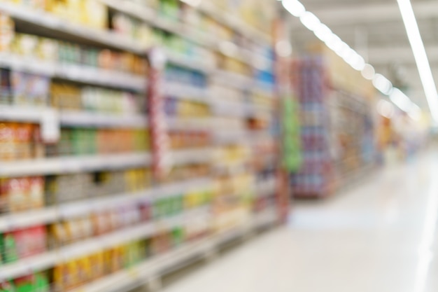 Supermarket blurred background fruit juice on shelves at grocery ...