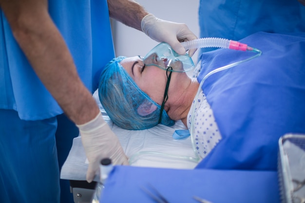 Premium Photo | Surgeon putting oxygen mask on a patient