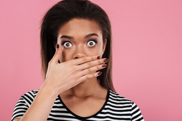 Premium Photo Surprised African American Woman Covering Her Mouth With Her Hand