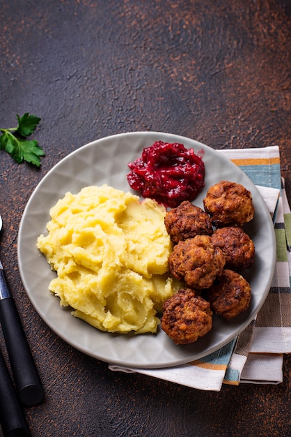 Premium Photo | Swedish meatballs with mashed potato