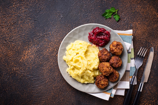 Premium Photo Swedish Meatballs With Mashed Potato