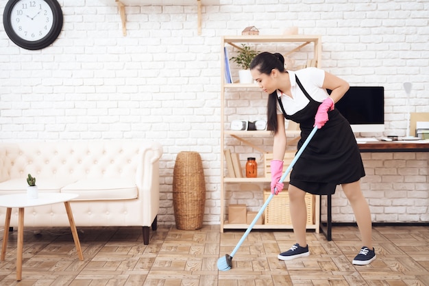 sweeping floor with broom housekeeping service 99043 4432 - Jadi Asisten Rumah Tangga, Apa Peran dan Tugasnya?