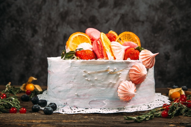 Premium Photo | Sweet decorated cake with frosting and fruits