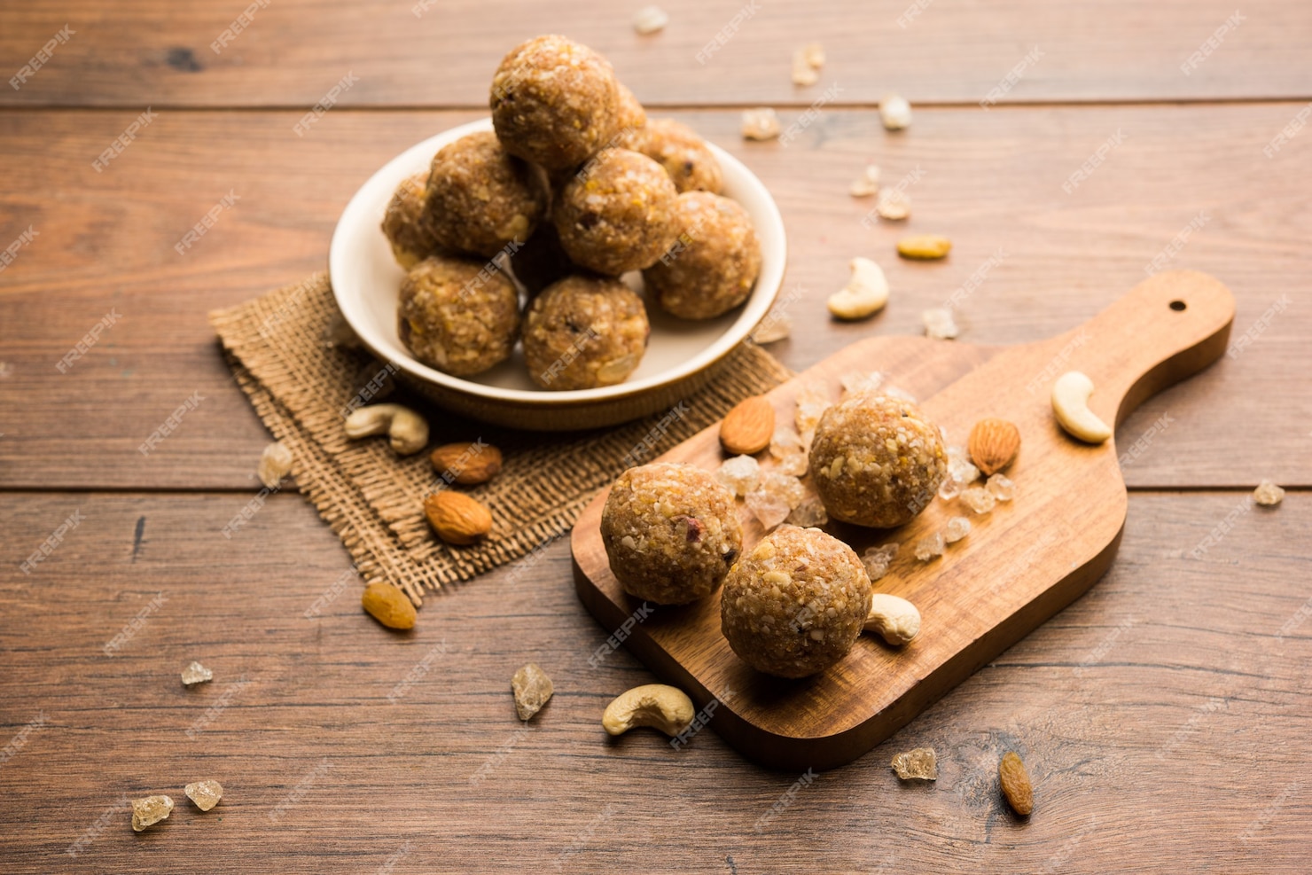 Premium Photo | Sweet dink laddu also known as dinkache ladoo or gond ...