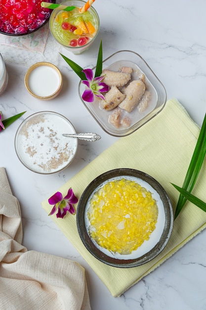 Free Photo | Sweet mung bean porridge with coconut milk recipe (tao suan).