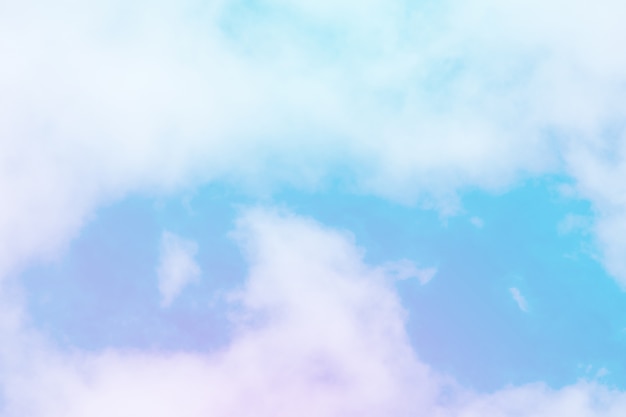甘いパステルカラーの雲と太陽の光と空 グラデーションパステルカラーの背景と柔らかな曇り プレミアム写真