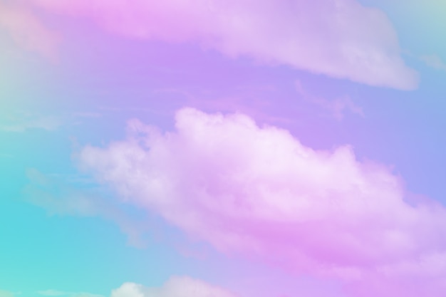 甘いパステルカラーの雲と太陽の光と空 プレミアム写真