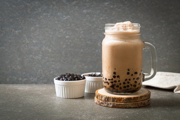 Taiwan milk tea with bubbles | Premium Photo