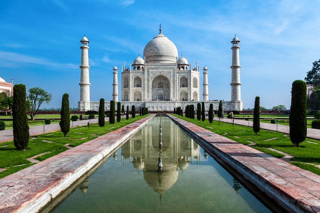 Premium Photo | Taj mahal on a sunny day