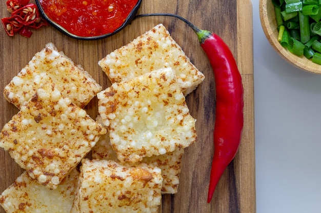 Premium Photo Tapioca And Cheese Served With Pepper Jelly Top View