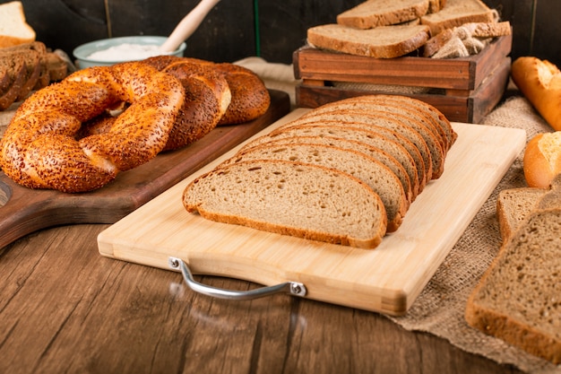 Free Photo | Tasty Bagel With Slices Of Bread