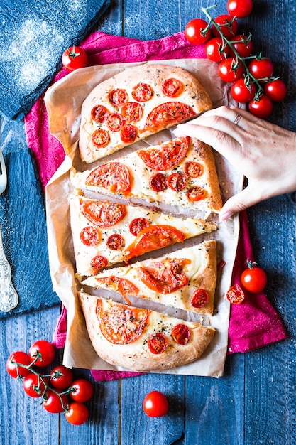 Tasty hand made tomatoes pizza bread Premium Photo