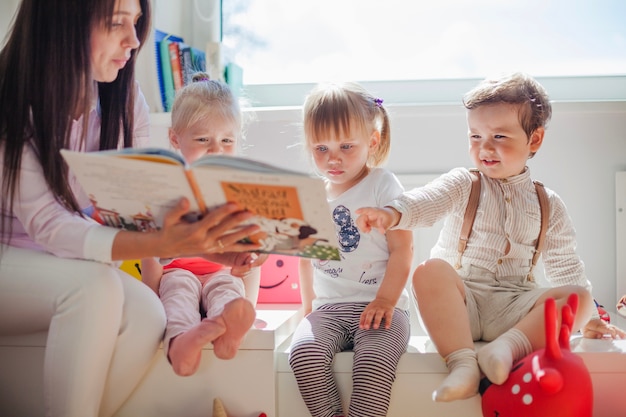 Teacher reading to preschoolers Free Photo