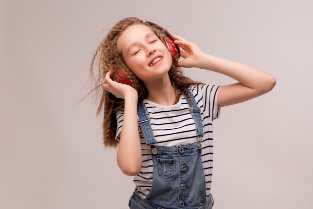 Premium Photo | Teen girl listening to music with headphones and smiling