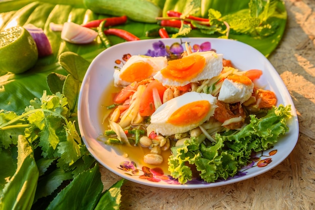 Thai Papaya Salad With Salted Egg Premium Photo