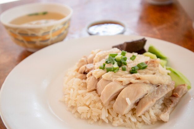 thai-rice-steamed-with-chicken-soup-hainanese-chicken-rice_39688-2542.jpg