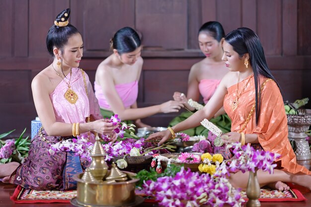 Premium Photo Thai Women In Thai Traditional Dress Are Decorating Flowers