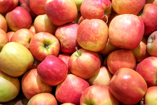背景としての赤い新鮮なリンゴ 無料の写真